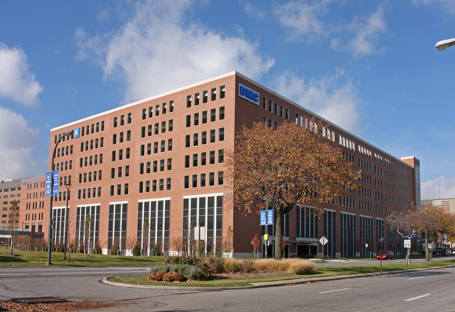 dmc-cardiovascular-institute-parking-structure 2